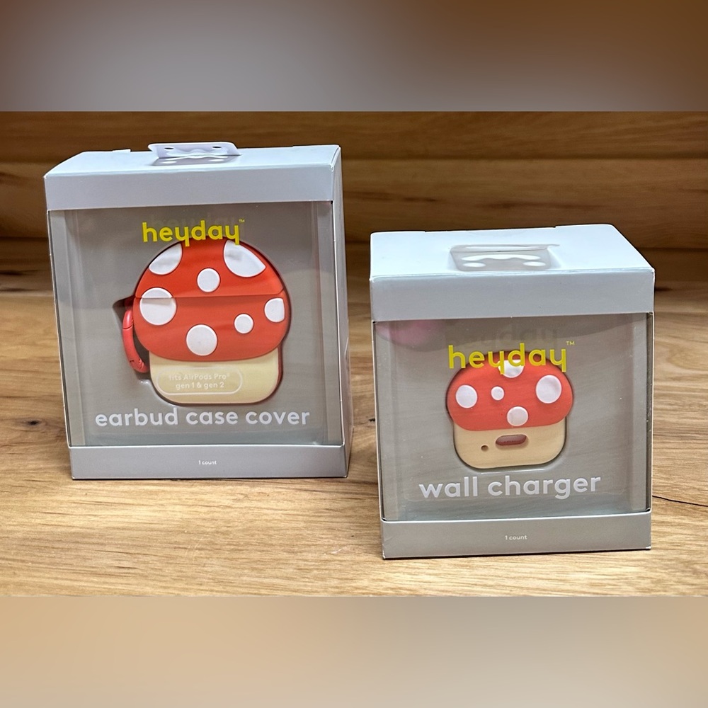 Heyday Mushroom Earbud Case and Wall Charger NWT